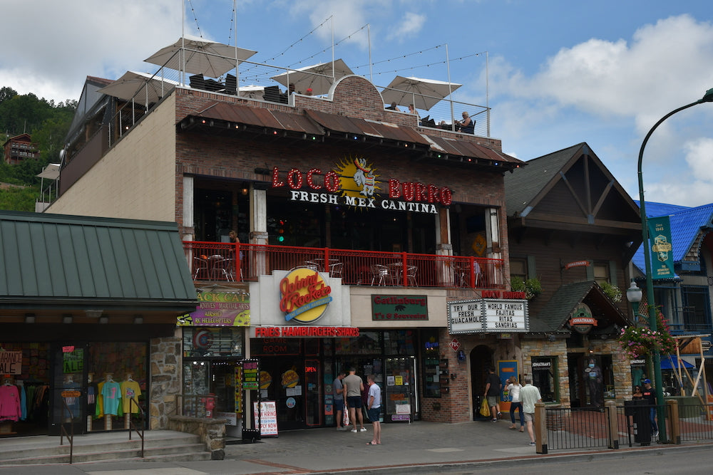 restaurants in downtown gatlinburg for lunch